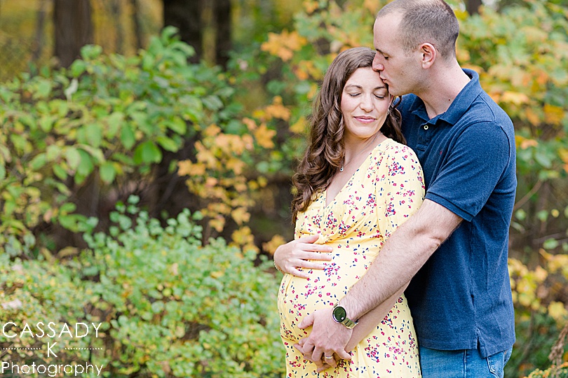 Outdoor at home fall maternity session in Westchester County, NY for a 2020 photography review